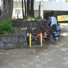和泉公園の自転車置き場です。千代田区の貸自転車システムです。