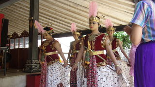 ジョグジャカルタの王宮見学とクラトンの踊り