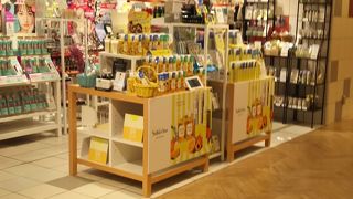 最新のコスメがいろいろ試せて楽しい