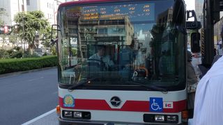 蒲田駅発羽田空港行き直行バスには、一般のノンステップバスでありながら2人掛けシートが多数装備された車両が運用されていました