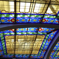 天井のステンドグラスがきれい