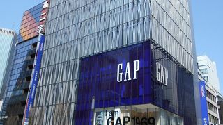 数寄屋橋交差点の近くにある大きな店舗