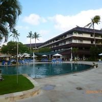 大きなプールがあるガーデン。