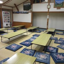 内湯・露天風呂・大広間・売店だけのシンプルな構成