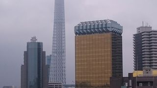 雷門の前にある観光案内所