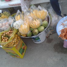 写真を撮ったらおばちゃんに「1ドル払え！」と言われました。