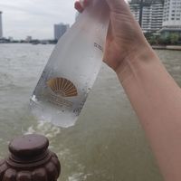 帰りの船でミネラルウォーター頂きました