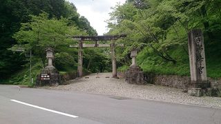 吉野への入口に鎮座まします