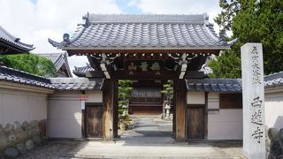 真宗の寺にしてはちょっとおとなしい感じ。