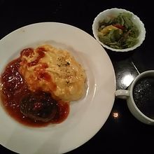 オムライストマトハンバーグ800円