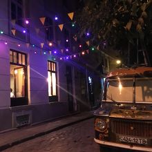 夏の夜は賑わい