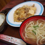 人気の定食屋さん