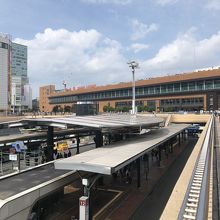 駅前の歩道橋が充実してました