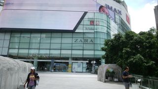 プロンポン駅前