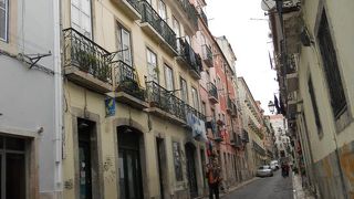 「マルティーズ教会」の東側の通り