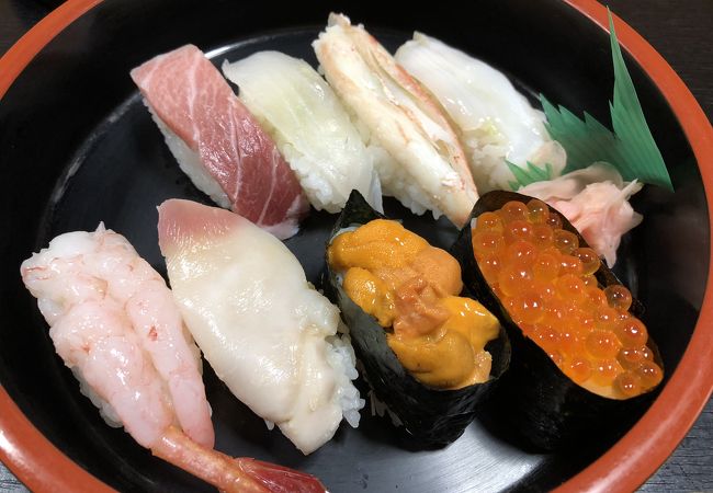 生チラシだけじゃない、生寿司も美味しい
