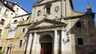 旧市街にふさわしい佇まい