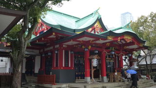 密度の濃い境内