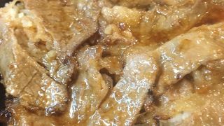 焼き牛丼が450円、コスパは抜群です。