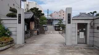 真言宗豊山派の寺院です。