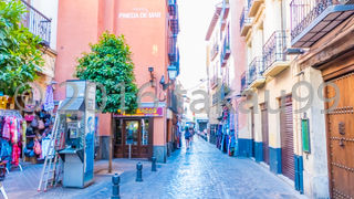 カフェやレストラン、お土産物屋がちょろちょろ並んでます。