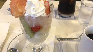 全種類制覇したくなるフルーツパフェ