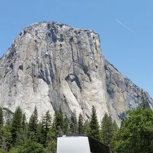 世界最大の花崗岩の一枚岩
