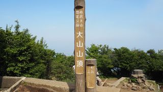 昼頃には駐車場が満車でした