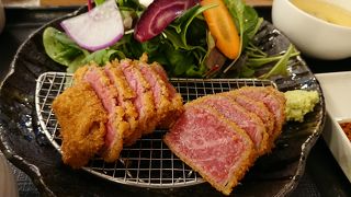 レアの牛かつ、おいしい！