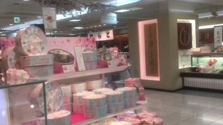 「堂島ロール」で有名なお店です☆