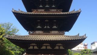 ひっそりと佇む