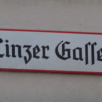 新市街からこの道を歩けばホテルに着く