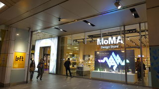 MoMAデザインストアがあります