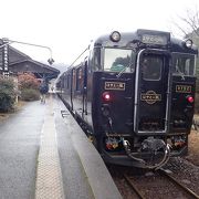 ＪＲ九州のＤ＆Ｓ列車（デザイン＆サービス列車）楽しい車内と車窓と停車時間