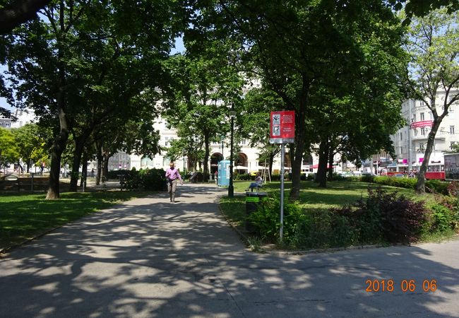 ヴォティーフ教会の前の公園