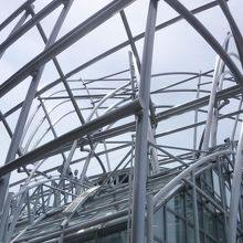 美術館らしい、おしゃれな姿。