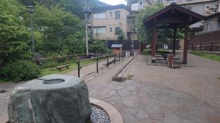 足湯があり、訪問する人が少ないのがいい