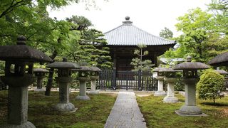 慈眼堂周辺は廟所です