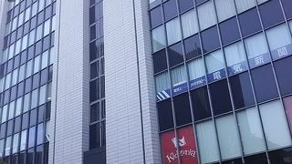 有楽町の駅前の象徴的なビル