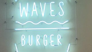 劇団四季近くのWAVE BURGER