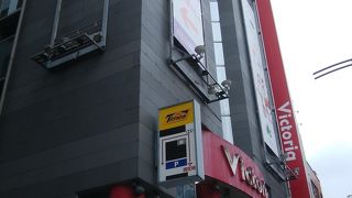 スキーブームの頃は夜遅くまで混雑したヴィクトリア本店