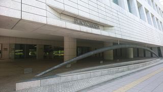 斬新なデザインの建物