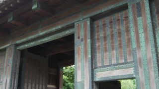 北の丸公園の入口となる特別史跡の田安門