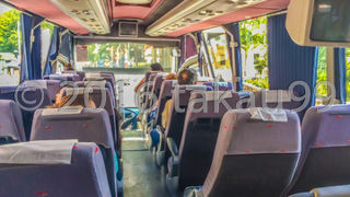 ターミナルの中ではなく、前の通りに停車して、降車、乗車させられました。