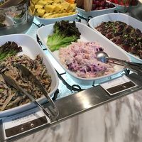 朝のブッフェ。手の込んだものがたくさんありました。