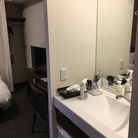 トイレ、シャワールームの向かいが洗面台