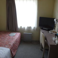 室内は清潔感があり、ズボンプレッサーもありました。