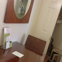 ロッカー、アイロン、テーブルセット