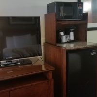 テレビ、冷蔵庫、コーヒーメーカー、電子レンジ