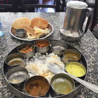 超オススメのインド料理店(Annapoorna)のターリー